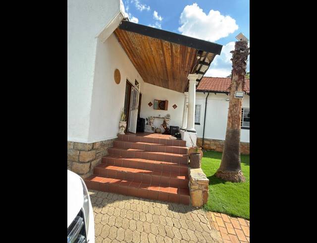 3 BEDROOM HOUSE FOR SALE IN BRAMLEY VIEW